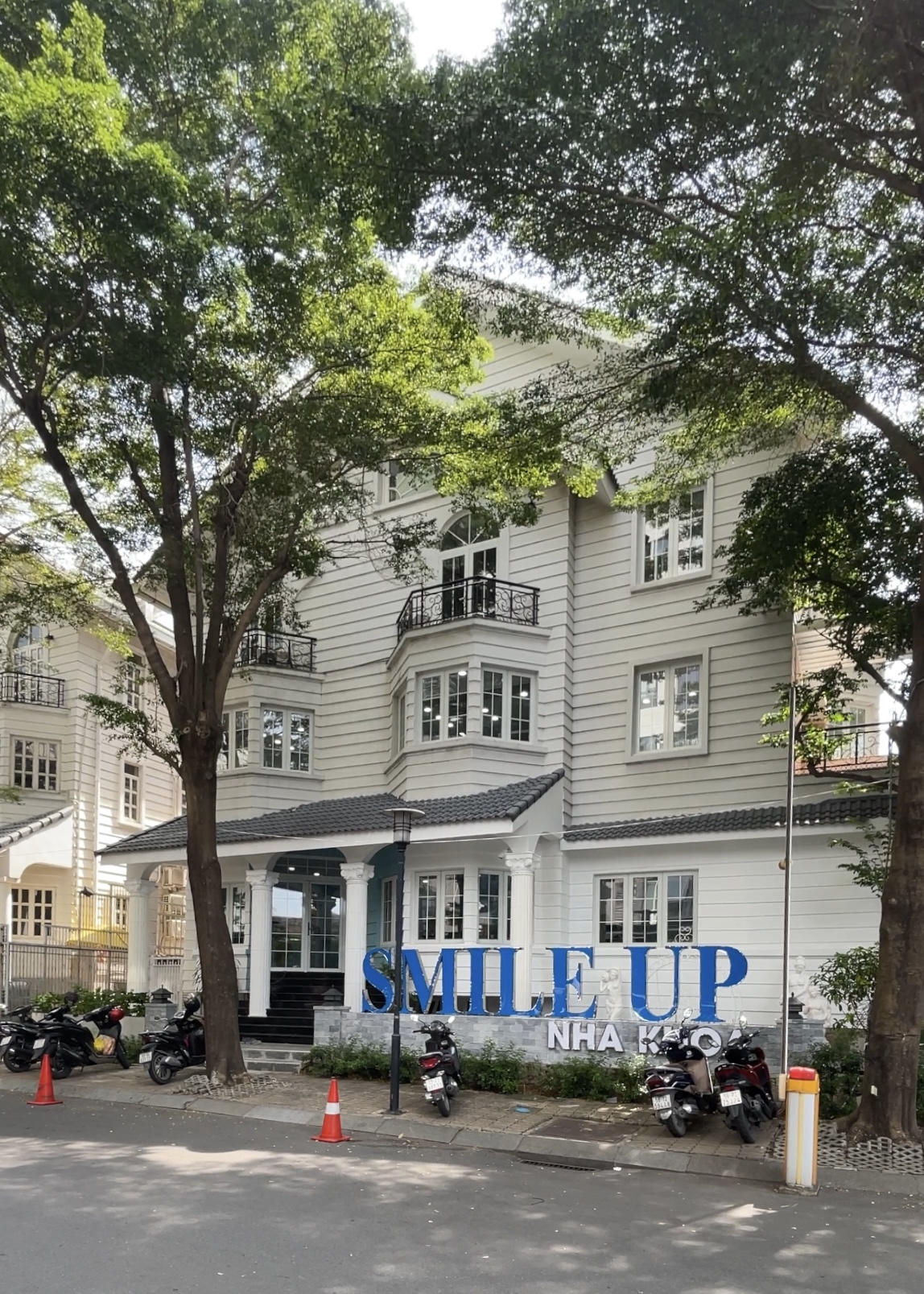 NHA KHOA SMILE UP - SAIGON PEARL